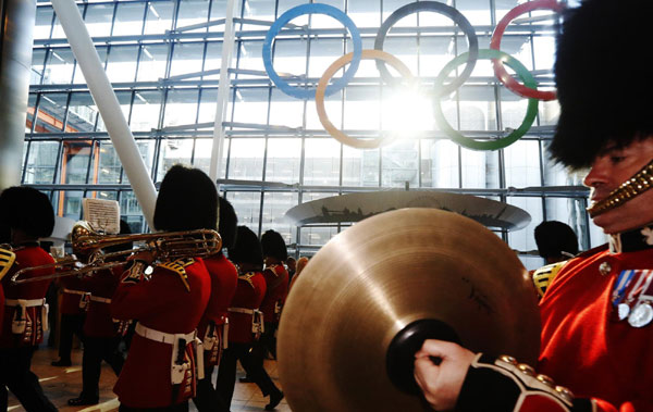 Airport unveils Olympic Rings for London Game
