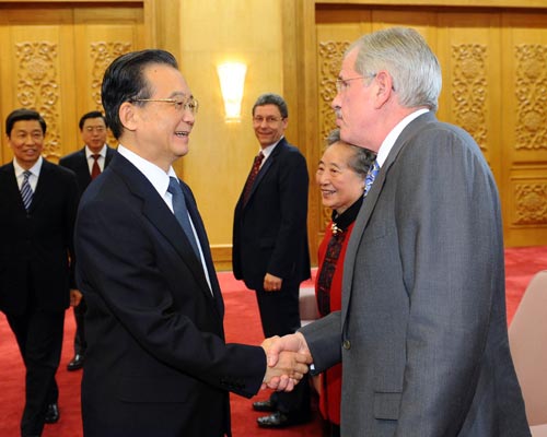 Wen welcomes more foreign experts to work in China