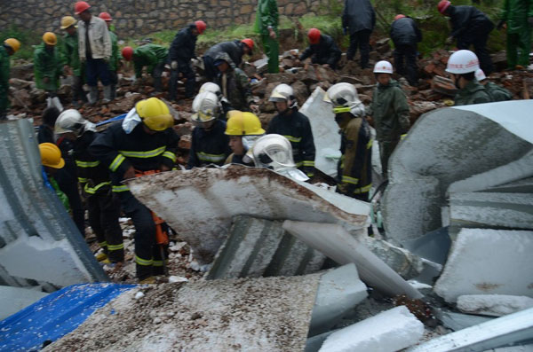 Wall collapse in E China kills 18