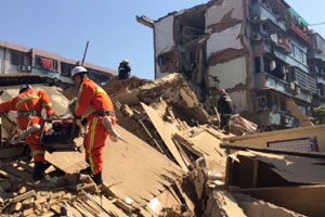 Wall collapse in E China kills 18