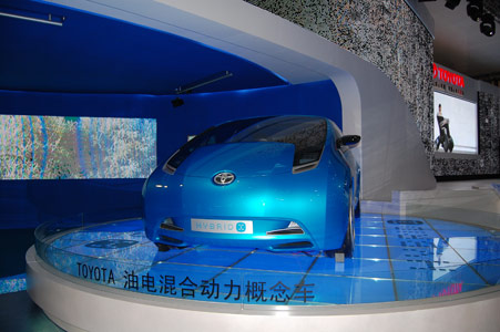 China in driver's seat for global green autos