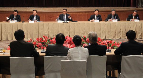 China's Vice-Premier Li Keqiang speaks to the Hong Kong representatives of the sectors of business, industry and other groups in a meeting during his visit to the SAR, August 16, 2011. Li meets Hong Kong businesspeople, professionals
