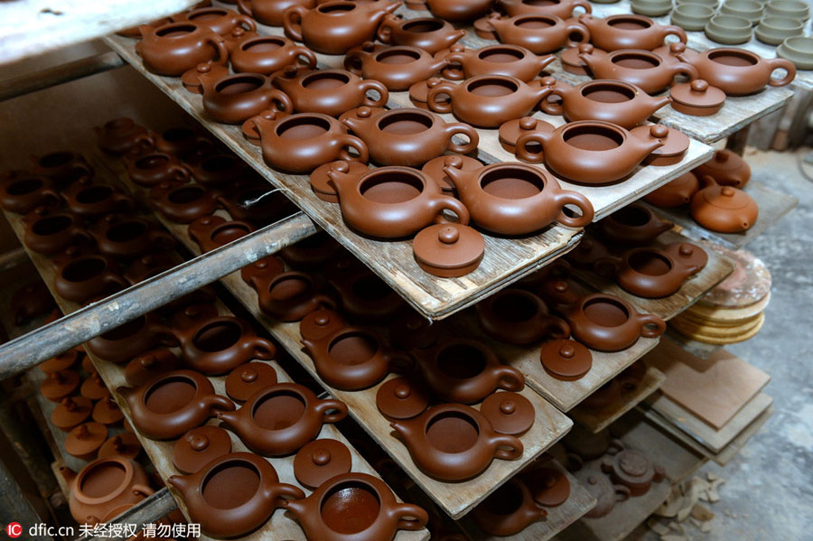 Teapot craftsman makes innovation, passes down techniques