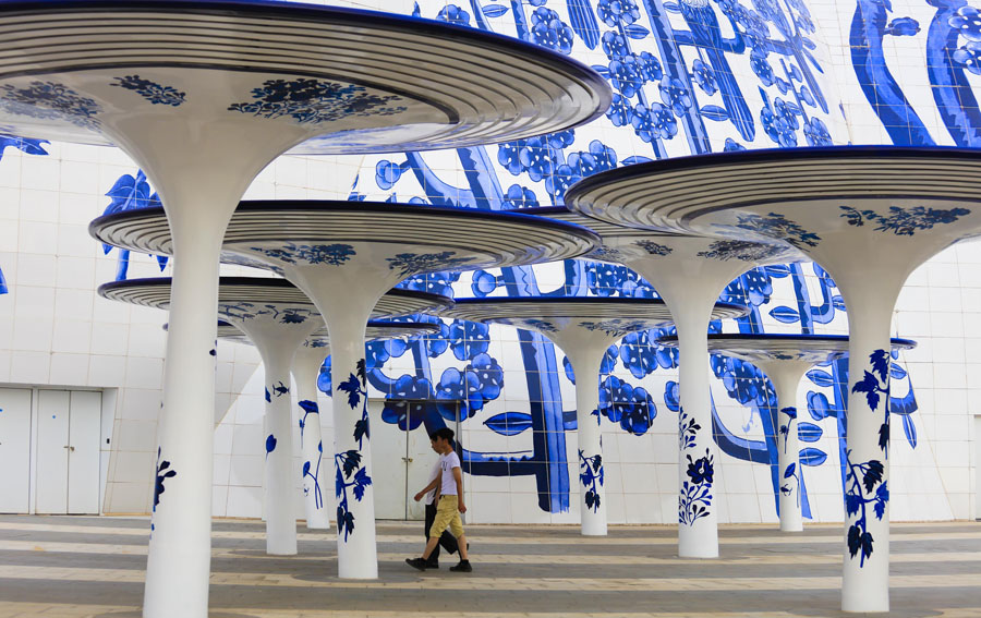 Wanda opens theme park to rival Disney