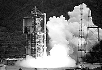 Moon orbiter blastoff