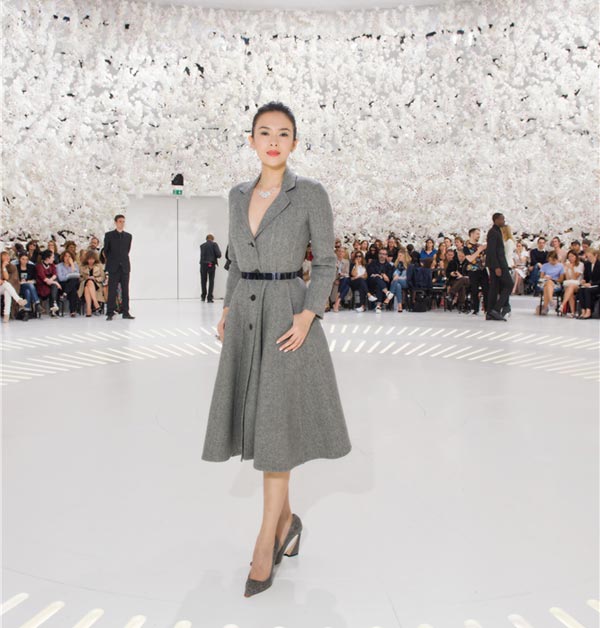 Graceful Zhang Ziyi attends Dior show