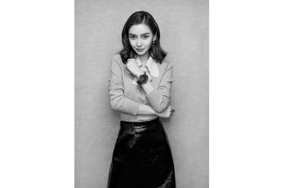 Angelababy releases fashion photos