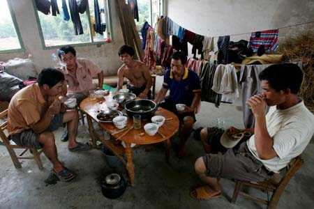 Four more people in Guangxi Zhuang Autonomous Region were confirmed dead on Wednesday, bringing the death toll from the natural disasters triggered by the tropical storm Bilis across China to 208, Xinhua News Agency reported. [newsphoto