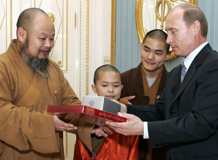 President Hu and Putin at Chinese national exhibition