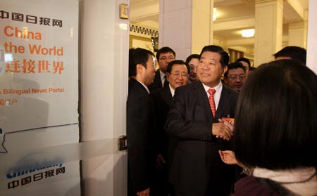 CPPCC chairman visits China Daily studio