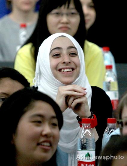 Foreign students experience Chinese culture at summer camp