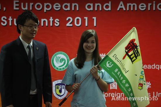 Foreign students experience Chinese culture at summer camp