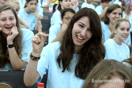 Foreign students experience Chinese culture at summer camp