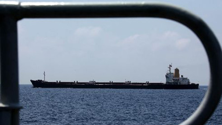 Chinese naval fleet wards off pirates' attack