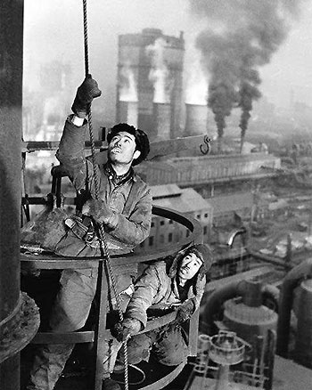 Photo album showcasing 60 years of new China launched