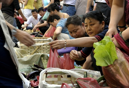 Life starts to return to normal in Urumqi