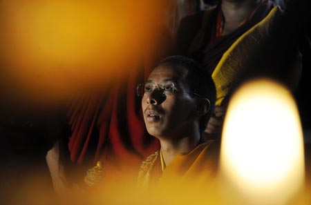11th Panchen Lama worships at Zhaxi Lhunbo Lamasery