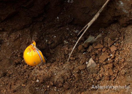 Subway collapse kills two in Xi'an
