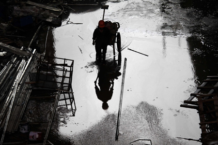 Pavilion for Shanghai 2010 Expo under construction