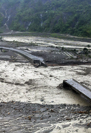 Taiwan mudslide may have buried 600 villagers