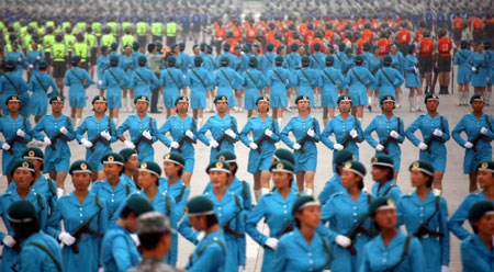 Soldiers exercise for military parade on Oct.1
