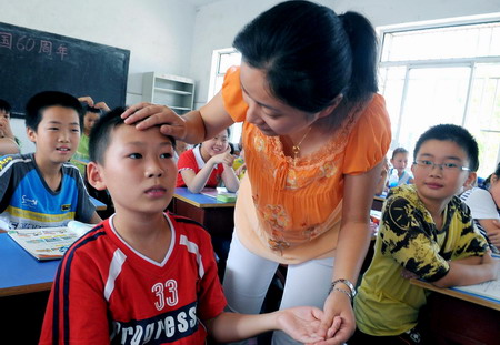 Schools gear up to fend off flu outbreak