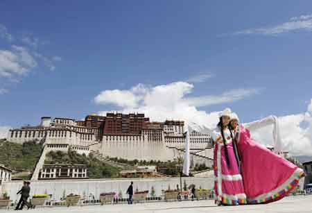 Top leaders convene over Tibet's development