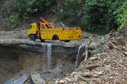 Typhoon Megi triggers rockslides in Taiwan