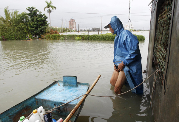Megi strands over 500 mainland tourists in Taiwan