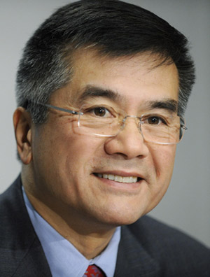 US Commerce Secretary Gary Locke attends the 2009 Reuters Washington Summit in Washington, in this October 21, 2009 file picture. US Senate confirms Gary Locke as ambassador to China