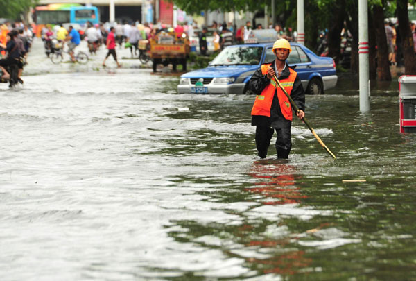 5 missing after Typhoon Son-Tinh sinks boat