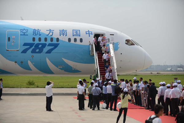 China's first Boeing 787 delivered
