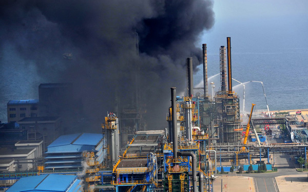 2 missing after blast at refinery in NE China