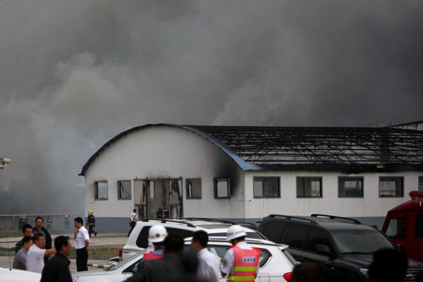 A fire broke out at around 6:06 am Monday at a workshop owned by the Jilin Baoyuanfeng Poultry Company in Mishazi township of Dehui city, Northeast China's Jilin province. Deadly fire sparks work safety concerns