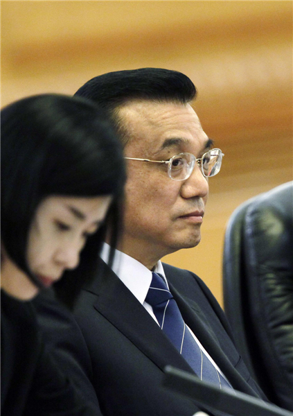 Chinese Premier Li Keqiang (R) listens to Singapore's Prime Minister Lee Hsien Loong (not pictured) during their meeting at the Great Hall of the People in Beijing, Aug 26, 2013. Singapore PM starts official visit to China