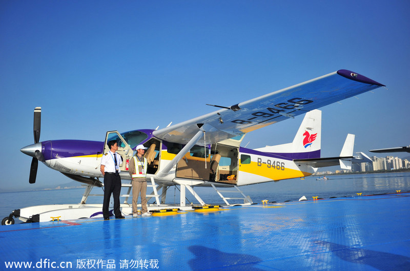 First amphibious aircraft lures tourists