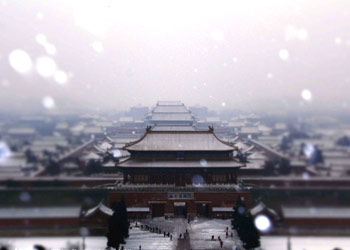 Snow shifting south, causing flight delays, road closures