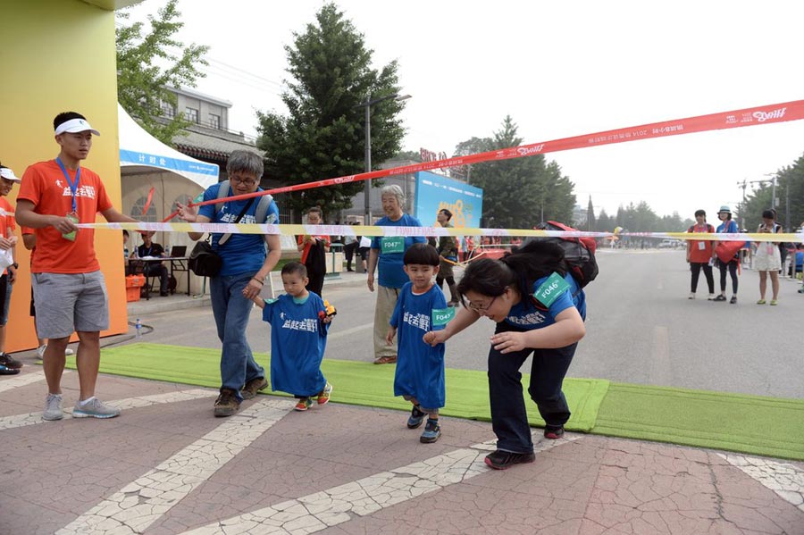 Beijing hikers on foot with love