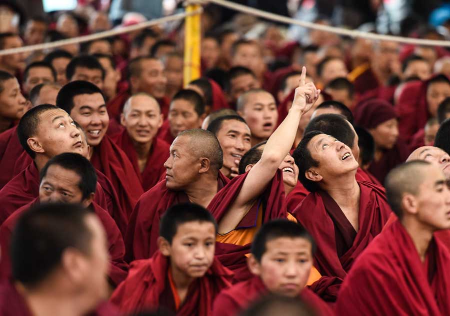 Panchen Lama's sacred ritual draws thousands of devotees