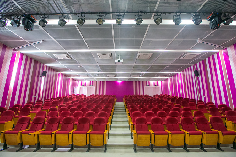 Hangzhou primary school's colorful start to new term
