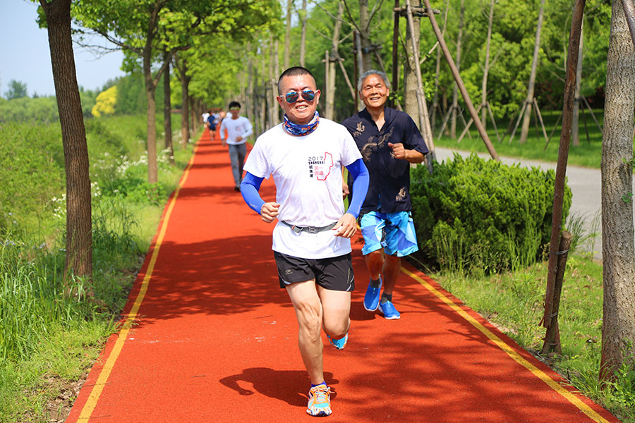 Smart running track monitors performance