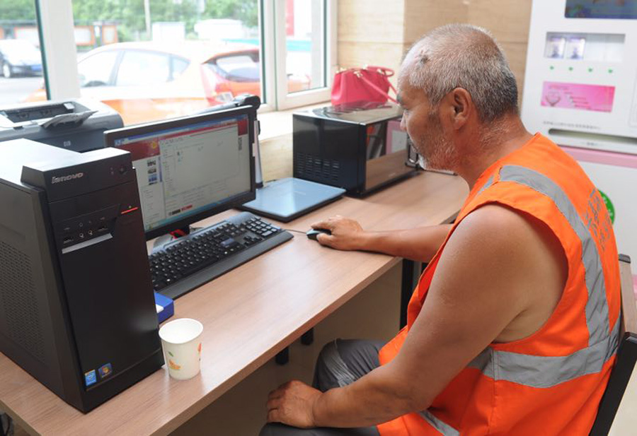 Service stations give cleaners a break in Changchun