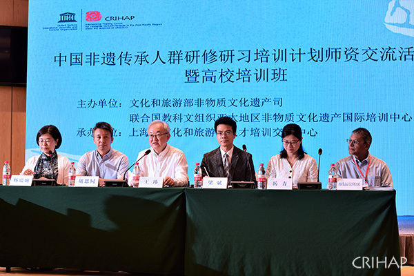 亞太中心在上海舉辦“中國非遺傳承人群研修研習培訓計劃師資交流活動暨高校培訓班”