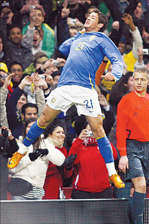 Dunga: Pato can emulate Ronaldo