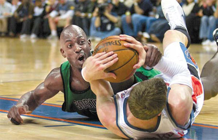 Bobcats surprise Celtics, Lakers lose