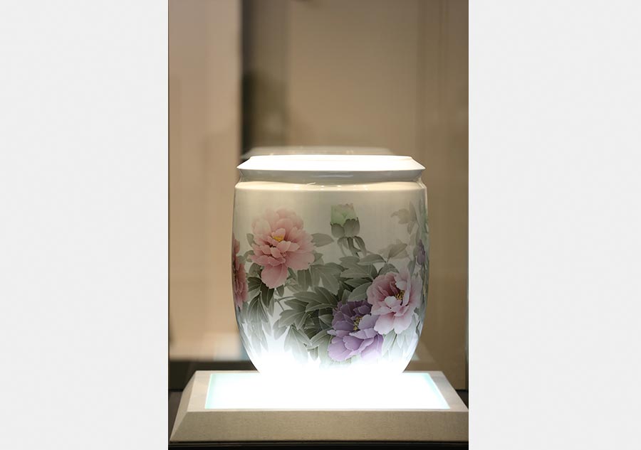 Exhibition marks revival of porcelain art