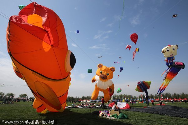 Weifang hosts annual kite festival