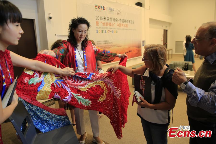 China presents seamless garments at Milan Expo