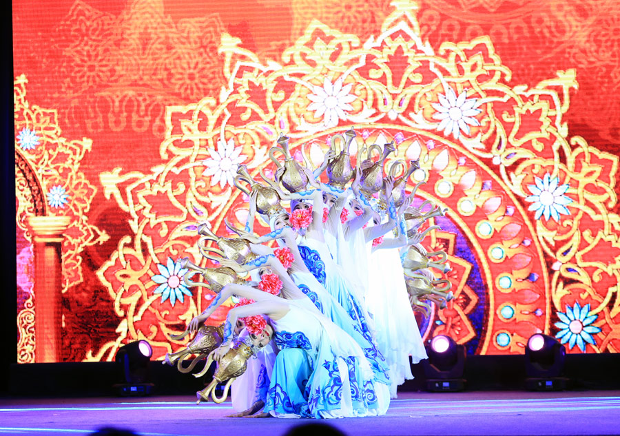 Fashion show and exhibition mark China-Egypt cultural year in Egypt