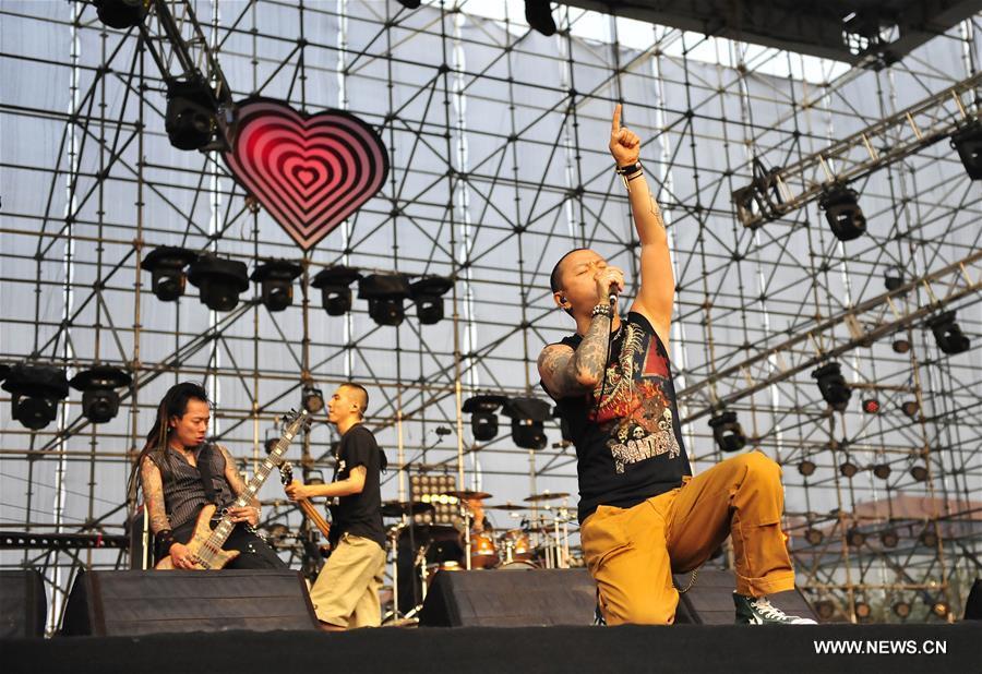 Strawberry Music Festival kicks off in Xianghe, China's Hebei